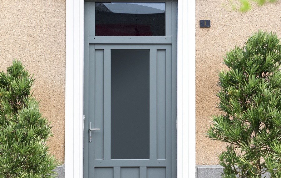 Notre gamme de porte d'entrée en BOIS CLASSIQUE et CREATIVE CONTEMPORAINE à LES LILAS